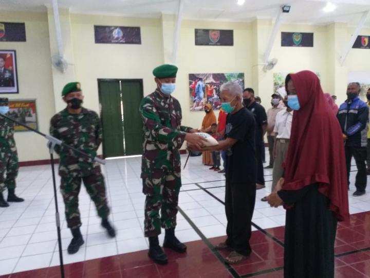 Dandim Magelang Salurkan Zakat Fitrah